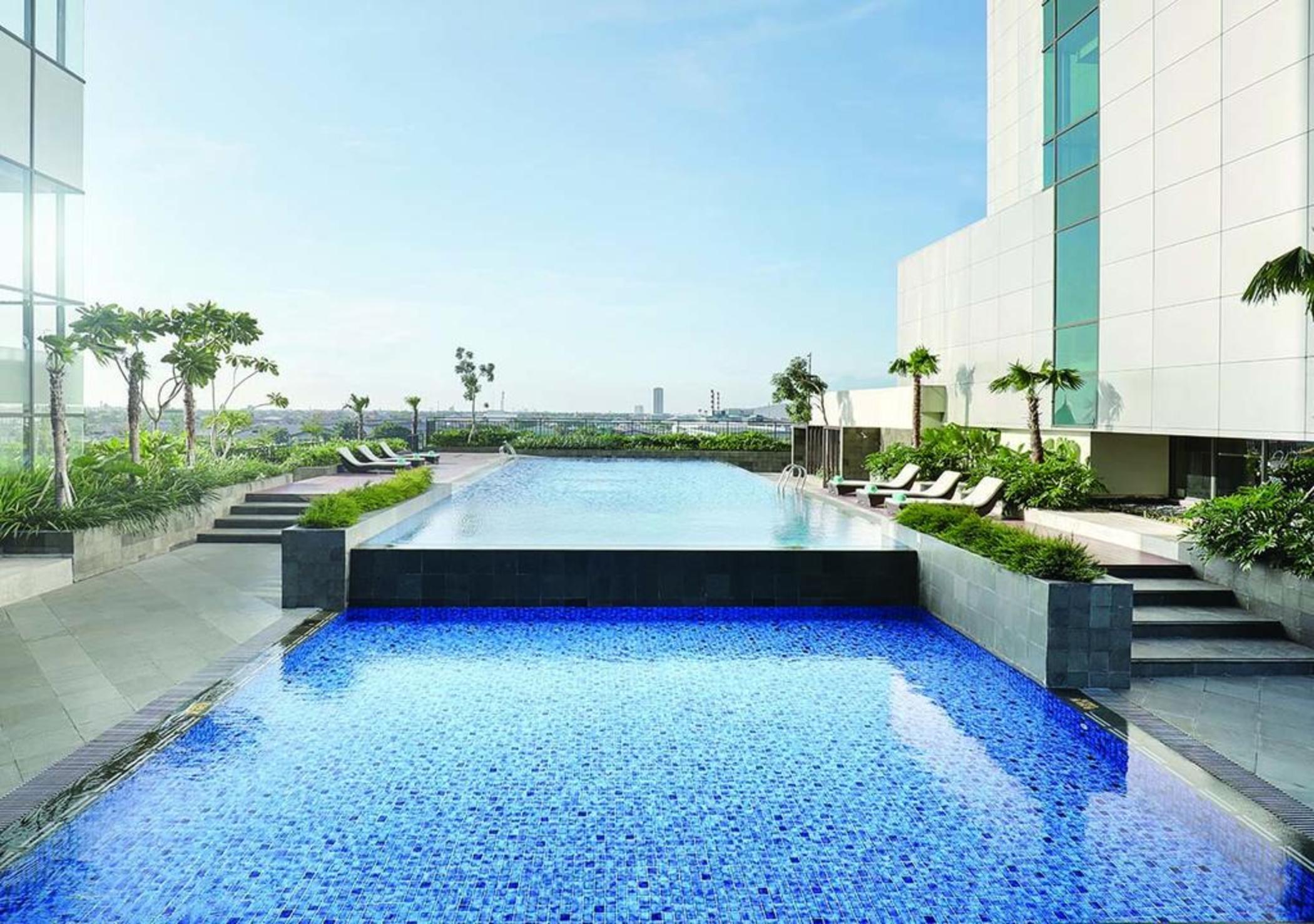 Novotel Samator Surabaya Timur Exteriör bild