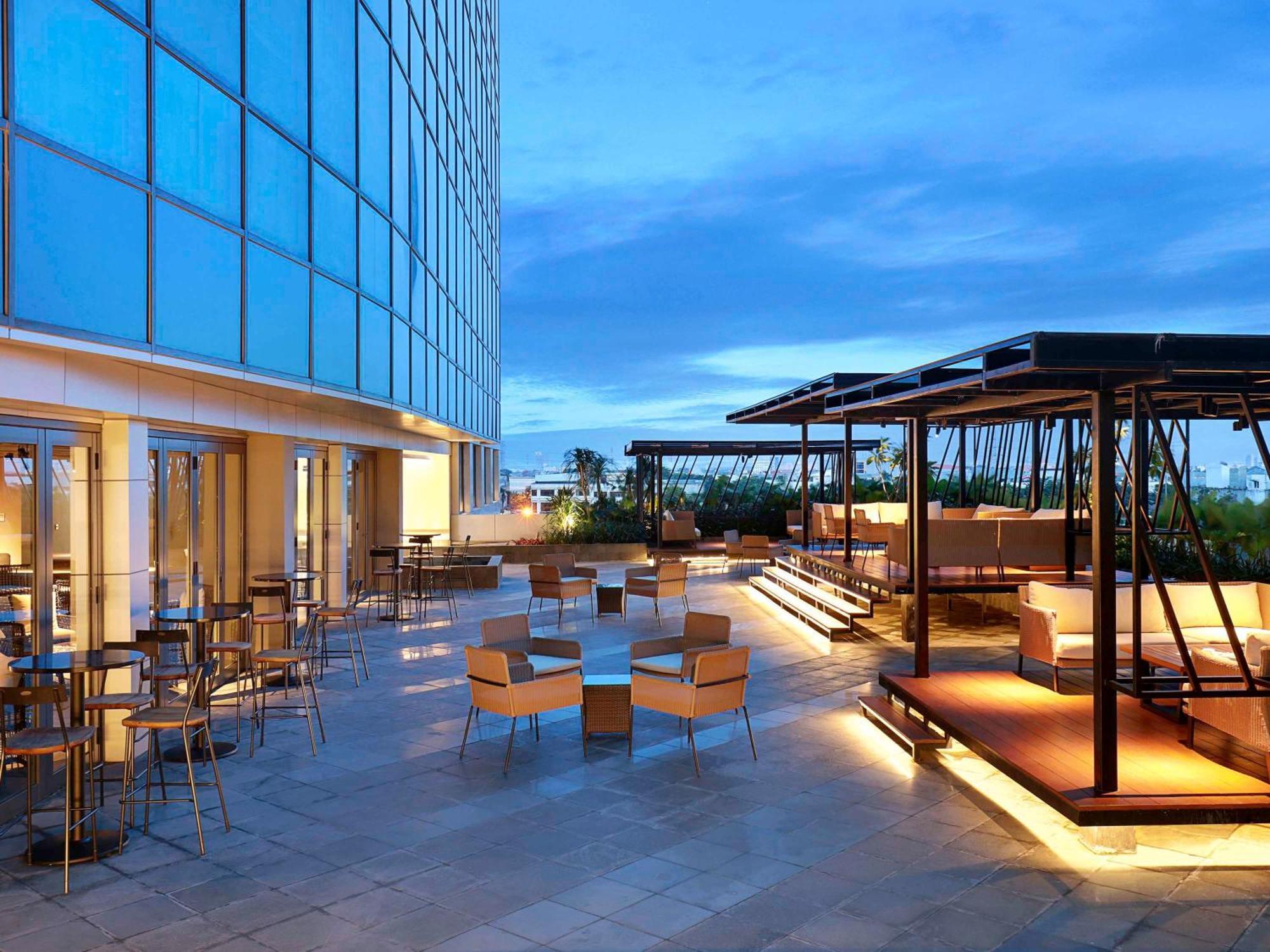 Novotel Samator Surabaya Timur Exteriör bild