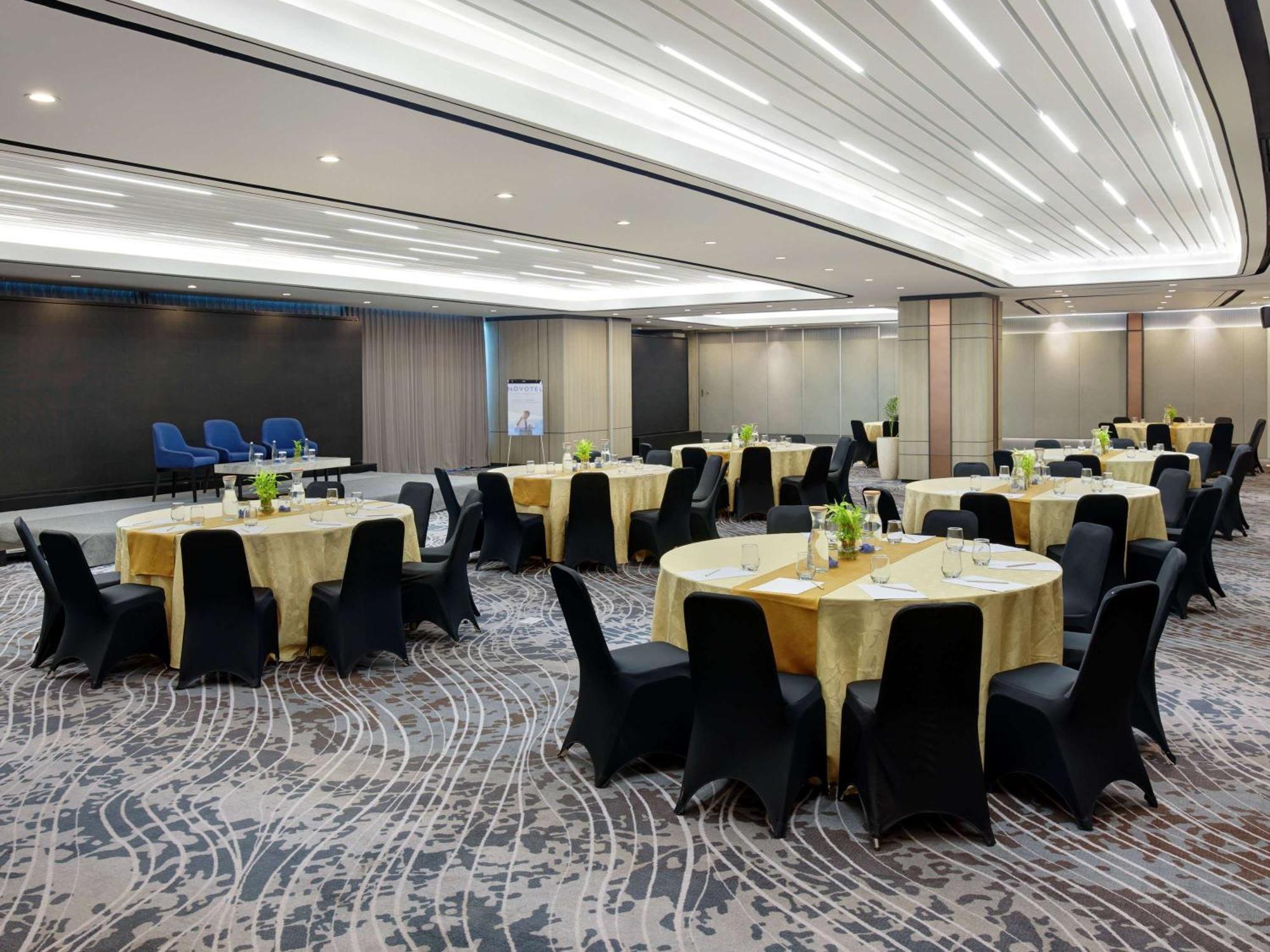 Novotel Samator Surabaya Timur Exteriör bild