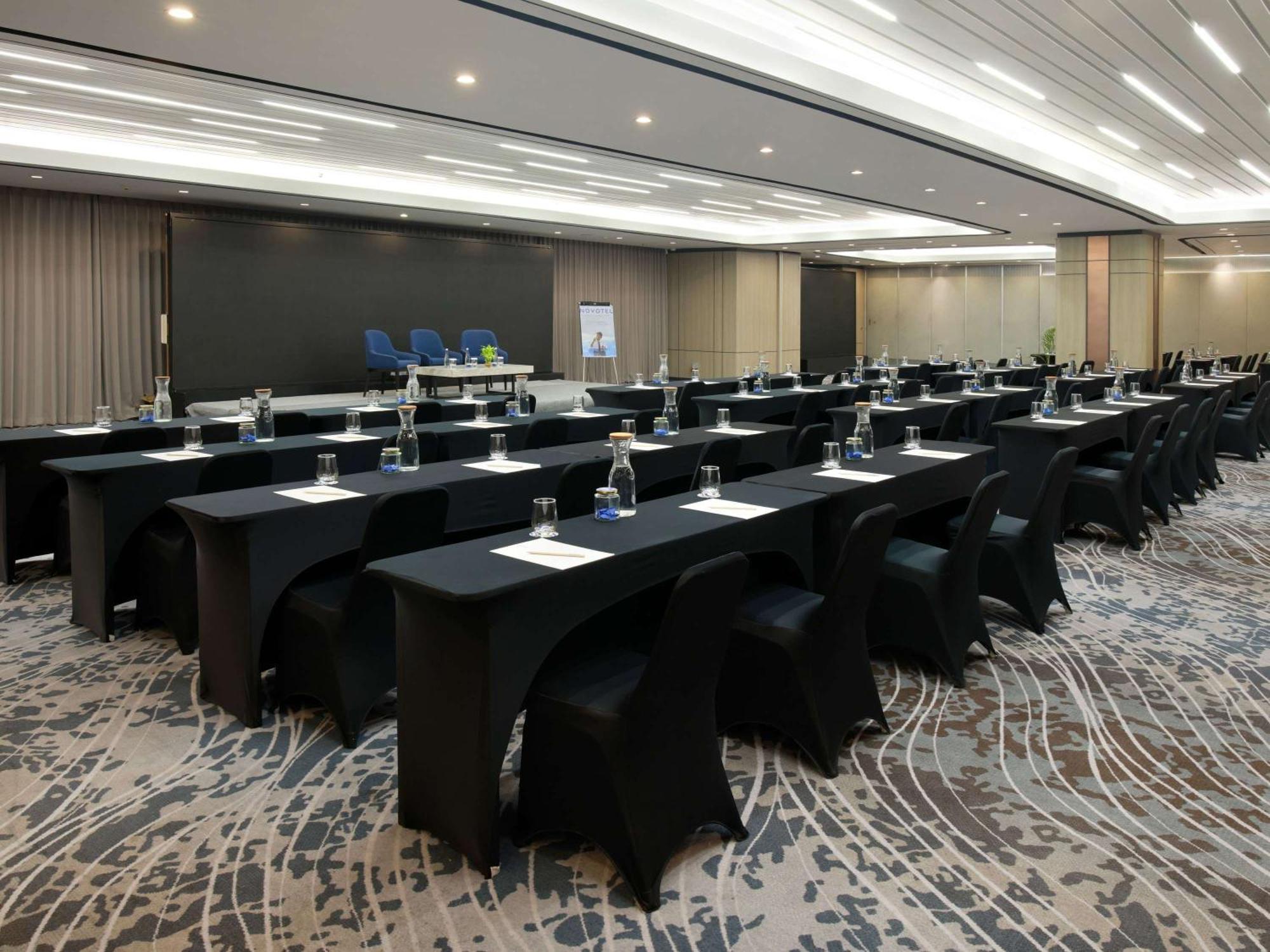 Novotel Samator Surabaya Timur Exteriör bild