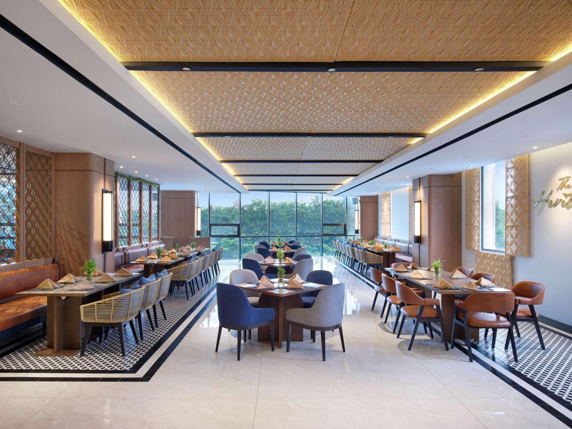Novotel Samator Surabaya Timur Exteriör bild
