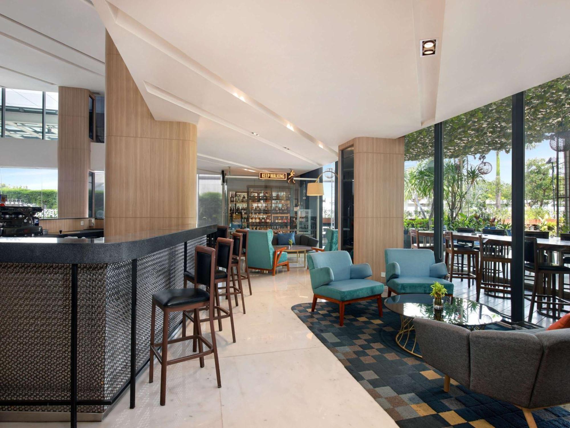Novotel Samator Surabaya Timur Exteriör bild