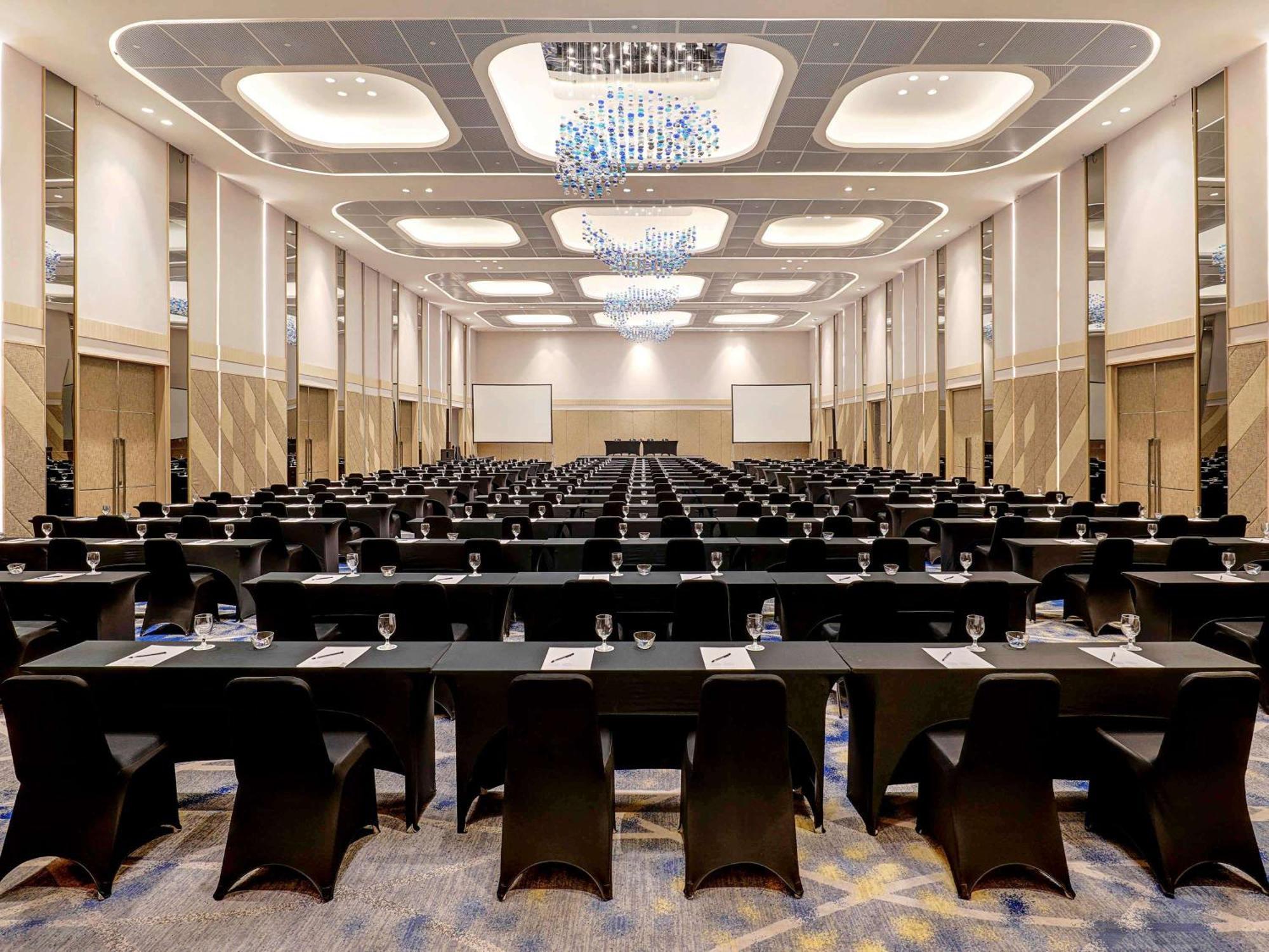 Novotel Samator Surabaya Timur Exteriör bild